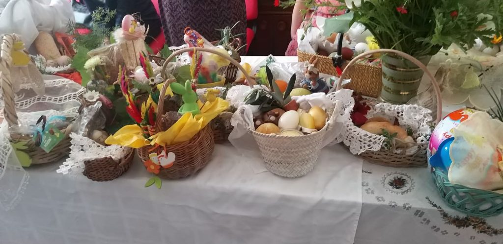 Tradycyjne święcenie pokarmów w Szkole Polskiej w Tunisie